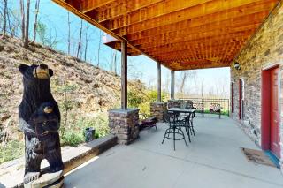 The Hilltop Chalet - Gatlinburg - 9