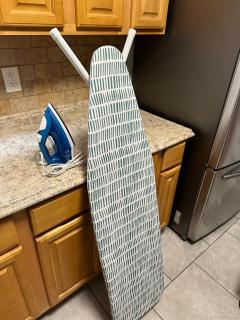 Fidelia Crystal Room, Queen Bed minutes from Newark Liberty International Airport and Newark Penn Station - 3