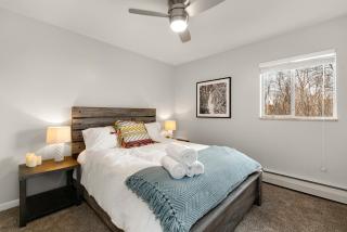 Old Town Condo by Library Park Walk Everywhere! - Fort Collins - 9