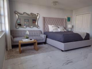 Elegant and spacious beachfront condo with parking - Miami Beach - 4