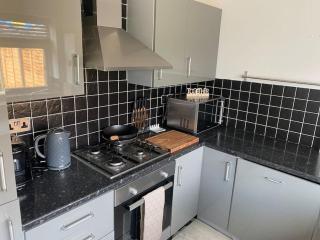 YourLinksHouse close to Etihad & CoOp Live Arena - Sleeps 4 - Manchester - 2
