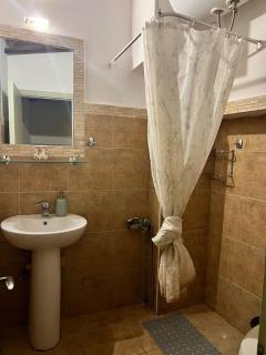 Πέτρινη οικία με εσωτερικό τζάκι - 2