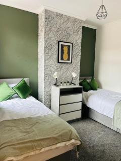 Superbly located terraced house - 8