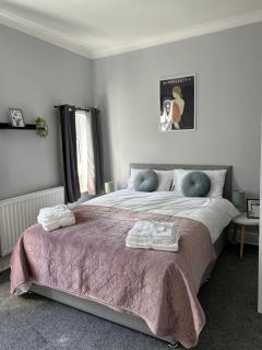 Superbly located terraced house - 2