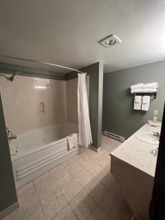 Webb's Hotel - Mayville - 6