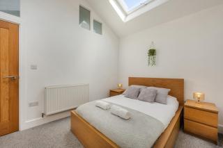 Stylish Two Bedroom Apartment by Central London with Garden - Londra - 6
