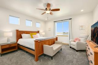 Lakefront Luxury - Hot Tub, Pool Table & Views!! - 4