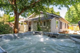 Vine Street Bungalow-Hot Tub, EV, Walk to Town - Paso Robles - 0