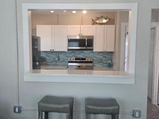 1 Bedroom Block off the beach -4 - St. Pete Beach - 8