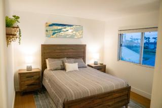 1 Block from Beach - Steps from Restaurants & Shops - 4