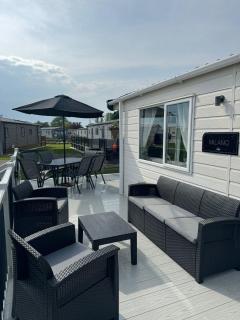 Golden Anchor - The Milano - Coastal Caravan Breaks - Chapel St. Leonards - 6