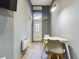 Cosy Gray Apartment in Heart of City - Budapest - 9