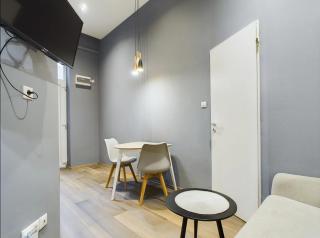 Cosy Gray Apartment in Heart of City - Budapest - 3