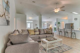 Pensacola Home with Large Yard 4 Mi to Beach - Pensacola - 0