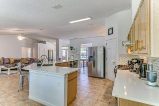 Pensacola Home with Large Yard 4 Mi to Beach - Pensacola - 2