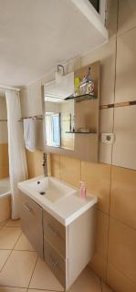 Onhezmi Beach Apartment - 4