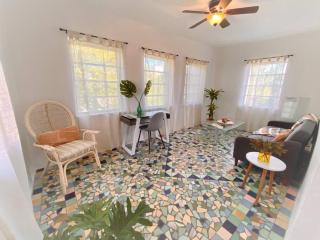 Tropical Charm - Little Havana/Calle Ocho 2 - 5