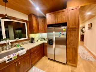 Newly Renovated Family Lake House, Private Beach! - Tahoma - 5