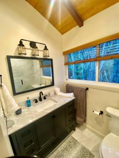 Newly Renovated Family Lake House, Private Beach! - Tahoma - 3