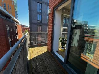 Stylish City Centre Apartment with Large Balcony - Manchester - 6