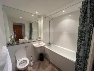 Stylish City Centre Apartment with Large Balcony - Manchester - 1