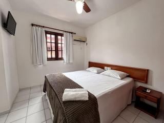 Casas com 2 ou 3 suítes (todas com ar split), com internet privativa 300MBPSno Residencial Nazareth, localizado a aproximadamente 80m da praia de Taperapuã (Arena Axé moi), com piscina, sauna, portaria 24hrs - 7