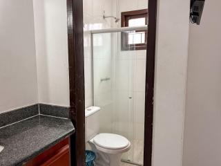 Casas com 2 ou 3 suítes (todas com ar split), com internet privativa 300MBPSno Residencial Nazareth, localizado a aproximadamente 80m da praia de Taperapuã (Arena Axé moi), com piscina, sauna, portaria 24hrs - 4