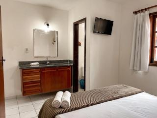 Casas com 2 ou 3 suítes (todas com ar split), com internet privativa 300MBPSno Residencial Nazareth, localizado a aproximadamente 80m da praia de Taperapuã (Arena Axé moi), com piscina, sauna, portaria 24hrs - 1