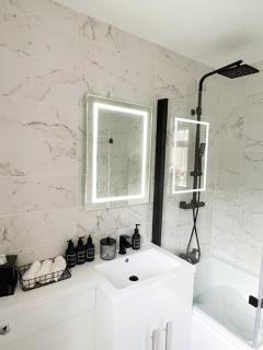 Beautiful apartment in Beckton with Private Entrance and Garden - London - 0