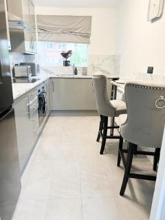 Beautiful apartment in Beckton with Private Entrance and Garden - London - 5