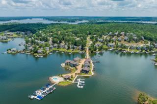 Balcony and Community Perks Lake Martin Condo! - 7