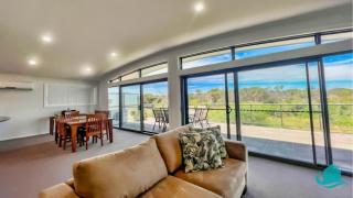 Beachside Beauty - Caves Beach - 3