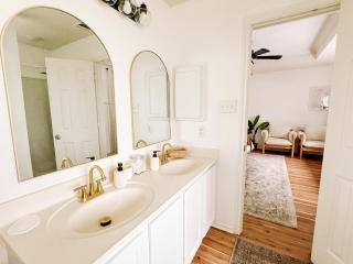 Cozy and Contemporary Casa near Six Flags and La Cantera - San Antonio - 4