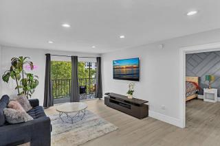 One Bedroom Steps Away From The Beach! - Sunny Isles Beach - 7