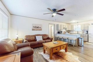 Country Comfort - - 5