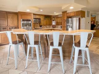 Lake House and Studio Book Two places in one 4 bedrooms large driveway and yard - 2