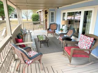 Lake House and Studio Book Two places in one 4 bedrooms large driveway and yard - 1