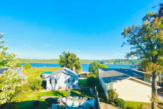 Lake House and Studio Book Two places in one 4 bedrooms large driveway and yard - 5