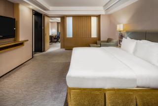 Holiday Inn Wuhan Riverside by IHG - 1