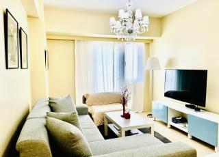 Wanderlust Getaway at Tagaytay high floor, balcony with views & own parking - 7