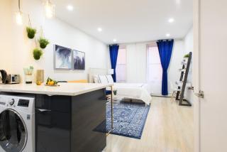 1597-9 Renovated Studio Prime UES WD in unit - New York - 0