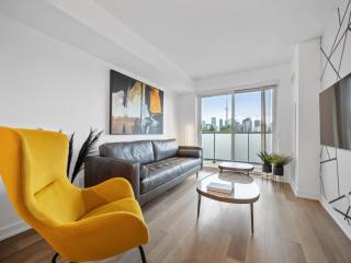 Sleek 1BR & office Condo - CN Tower, Skyline view - 0
