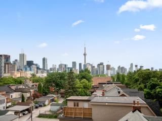 Sleek 1BR & office Condo - CN Tower, Skyline view - 6