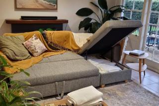 Fab 4brm home with pool a 18 min walk to beach - Gold Coast - 1