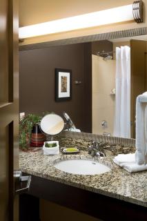 ClubHouse Hotel & Suites Fargo - Fargo - 9