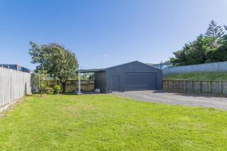 Spacious cosy beach bach - Foxton Beach - 3