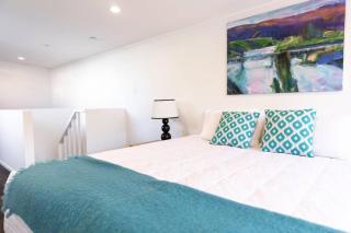 True New York style Newmarket Loft Apartment - 6