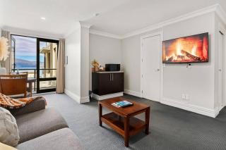 Modern Spacious Town Center Unit with Lake View - 805 - Queenstown - 7