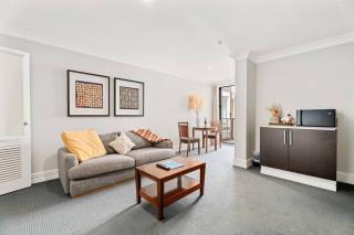 Modern Spacious Town Center Unit with Lake View - 805 - Queenstown - 6