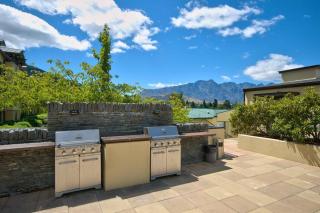 Modern Spacious Town Center Unit with Lake View - 805 - Queenstown - 4